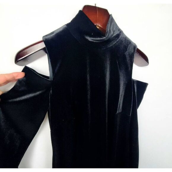 NWT Calvin Klein SIZE 4 Black Cold Shoulder Velvet Fitted Mock Neck Dress - Picture 2 of 7